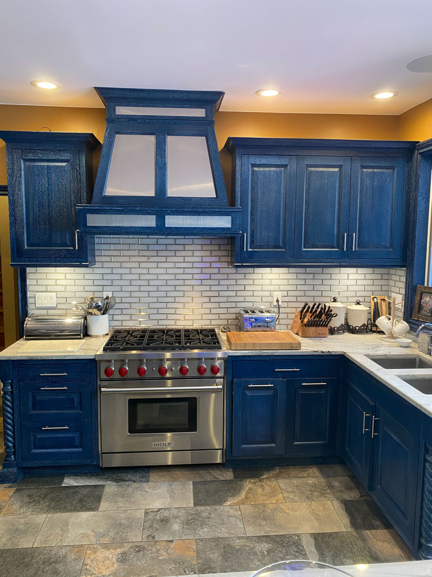 Aquarium Kitchen - Elmhall Millworks